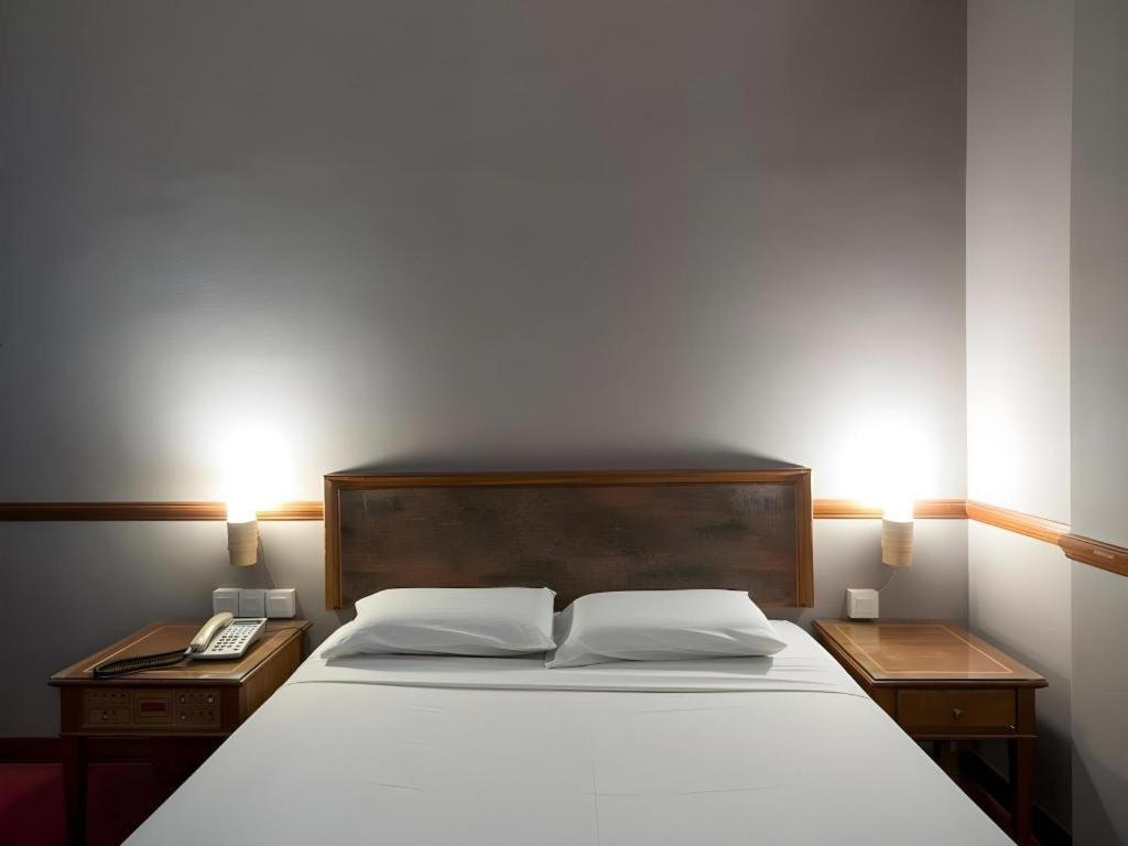 Hotel Four Chain View