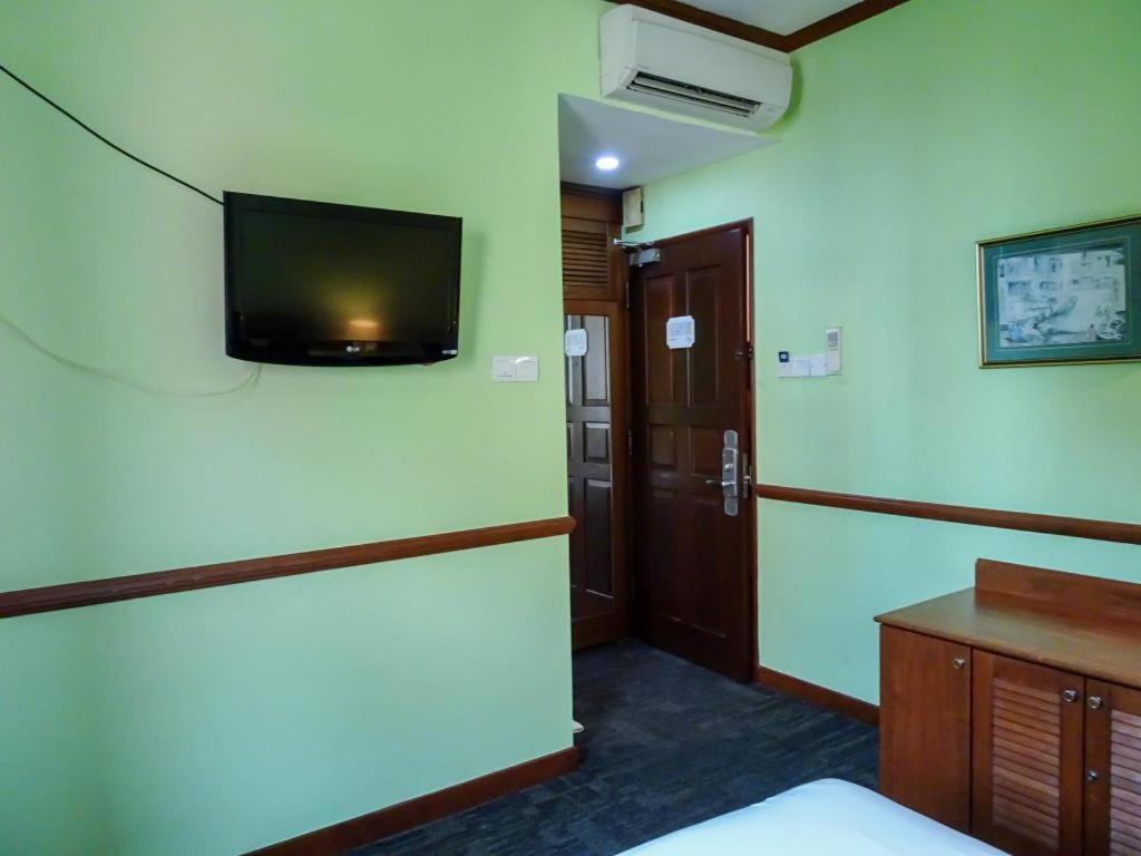 Hotel Four Chain View